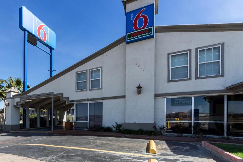 Motel 6-Fort Worth TX - Seminary Main image 2